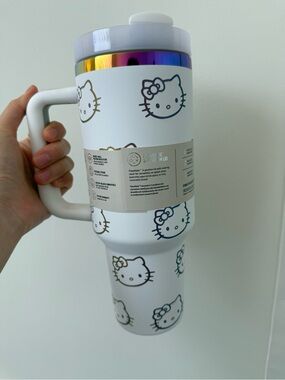 BNIB Stanley x Hello Kitty 40oz Quencher